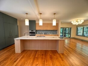 22 Kruger Rd in Hopkinton, MA - Foto de edificio - Building Photo