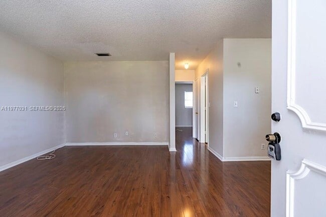 5192 NE 6th Ave in Oakland Park, FL - Building Photo - Building Photo