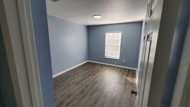 8007 Sutton Terrace Ln in Tampa, FL - Building Photo - Building Photo