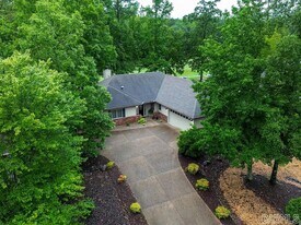 18 Hendaye Ln in Hot Springs Village, AR - Building Photo