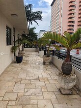 2730 Collins Ave-Unit -309 in Miami Beach, FL - Building Photo - Building Photo