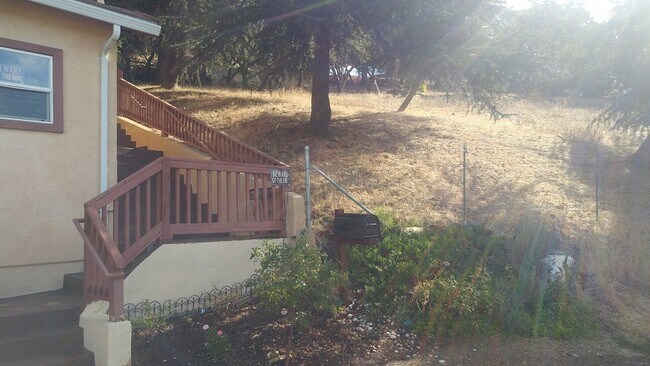 9028 Burr St in Oakland, CA - Building Photo - Building Photo