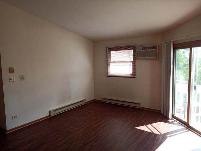 4314 W Shamrock Ln in McHenry, IL - Building Photo - Building Photo