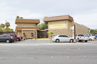 Oak Tree Apartments in Las Vegas, NV - Foto de edificio - Building Photo