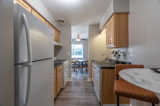 The Arbors of Glen Ellyn in Glen Ellyn, IL - Foto de edificio - Building Photo