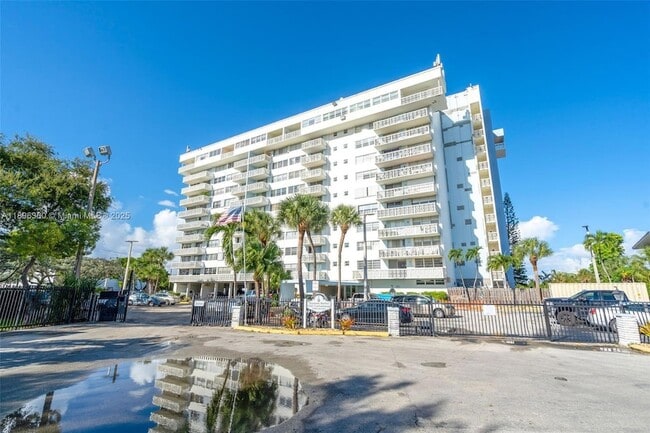 13155 Ixora Ct, Unit 804 in North Miami, FL - Building Photo - Building Photo