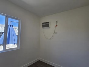 5710 Vineland Ave in Los Angeles, CA - Foto de edificio - Building Photo