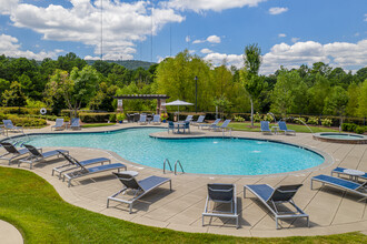 The Ridge at Chenal Valley Apartments in Little Rock, AR - Building Photo - Building Photo