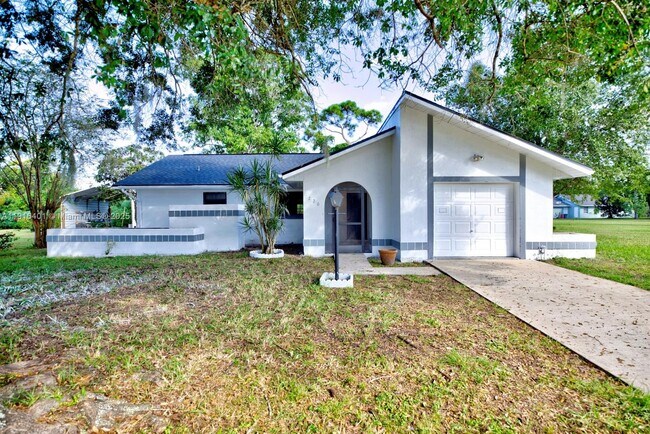 220 Rhapsody Ave in Lake Placid, FL - Building Photo - Building Photo