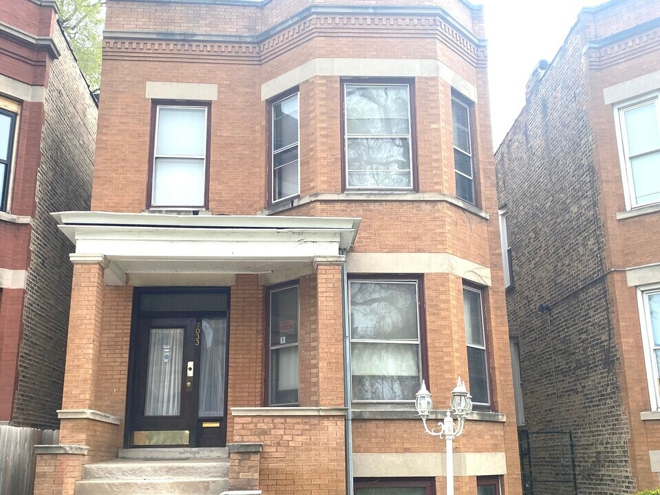 7033 S Emerald Ave in Chicago, IL - Building Photo