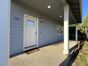 362 NW 6th Ave in Canby, OR - Building Photo - Building Photo