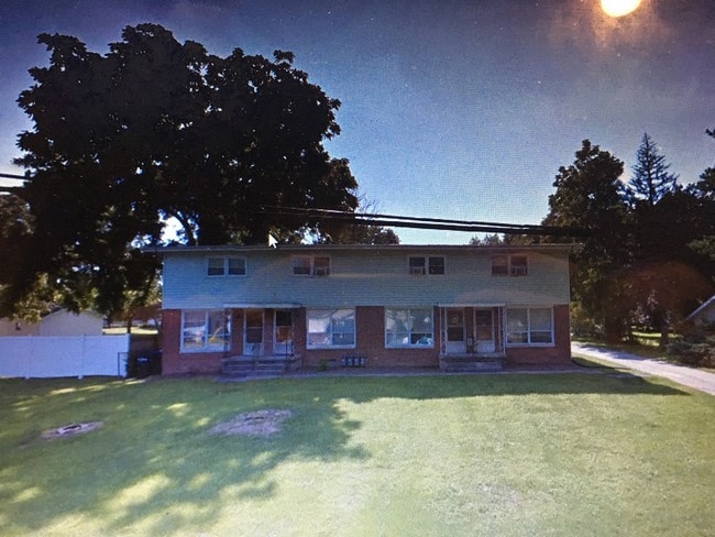 325 N Nichols St, Unit 327 in Lowell, IN - Building Photo - Building Photo