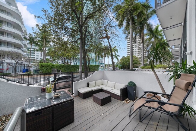 6000 Collins Ave in Miami Beach, FL - Building Photo - Building Photo