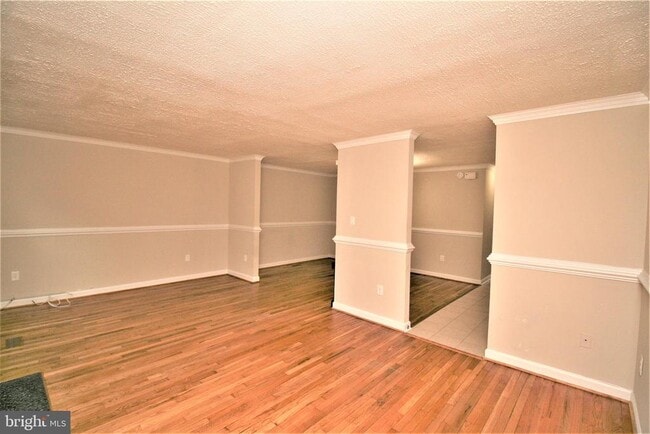 property at 118 Middle Point Ct