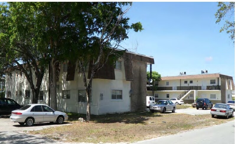 6181 SW 30th St in Miramar, FL - Foto de edificio