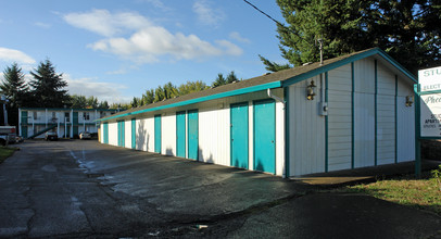 Pheasant Court Apartments in Springfield, OR - Building Photo - Building Photo