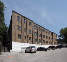 524 Harvie Ave Apartments