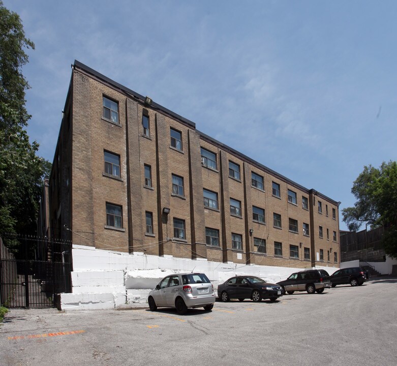 524 Harvie Ave in Toronto, ON - Building Photo