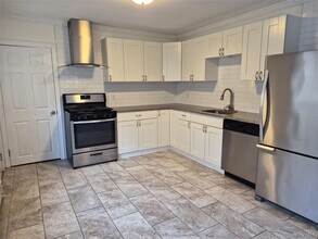 27 Oakwood Dr in Nyack, NY - Building Photo - Building Photo