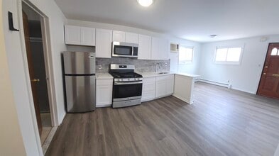 682 Avenue A in Bayonne, NJ - Building Photo - Building Photo
