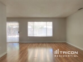 7827 Charmette Way in Sacramento, CA - Building Photo - Building Photo