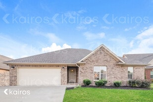 93 Old Orchard Rd in Florence, AL - Building Photo