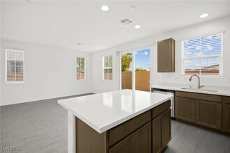 10140 Glen Aulin St in Las Vegas, NV - Building Photo - Building Photo