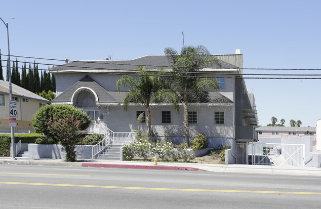 7535 Tampa Ave in Reseda, CA - Building Photo - Building Photo