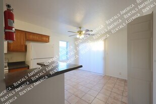 9029 W Elm St, Unit 8 in Phoenix, AZ - Building Photo