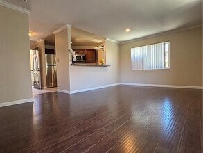 7405 Charmant Dr in San Diego, CA - Building Photo - Building Photo