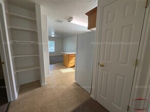3108 E Chasewood Dr, Unit 2 in Ammon, ID - Foto de edificio - Building Photo