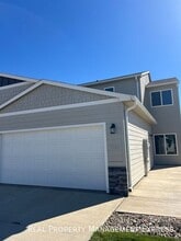 Stunning 3-Bedroom 2.5-Bathroom Townhome in Sioux Falls, SD - Building Photo - Building Photo