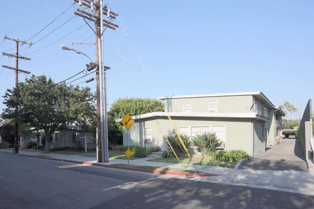 1029 N Sweetzer Ave in West Hollywood, CA - Building Photo