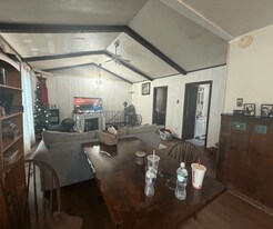 21 Mechanics St in Putnam, CT - Building Photo