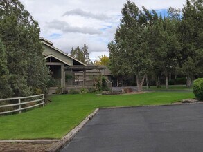 6900 NE 1st St in Redmond, OR - Building Photo - Building Photo