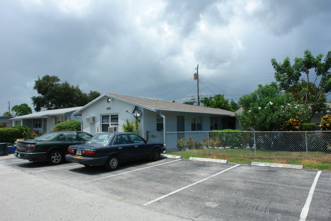 1917-1883 Smith Dr in North Palm Beach, FL - Building Photo - Building Photo