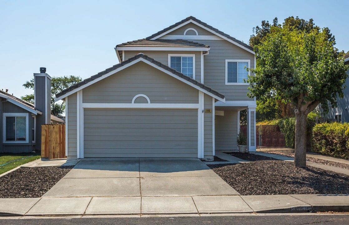 840 Turquoise St in Vacaville, CA - Foto de edificio