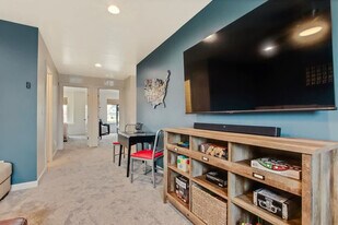 313 S Iceberg Lake Ave in Meridian, ID - Building Photo