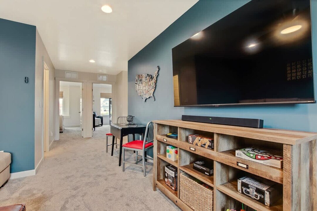 313 S Iceberg Lake Ave in Meridian, ID - Building Photo