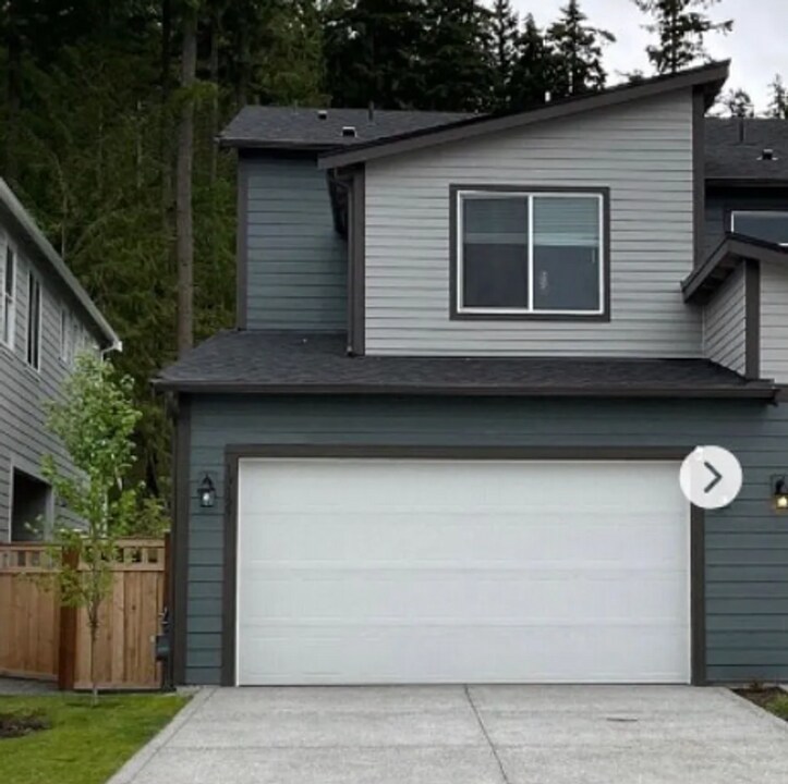 13127 192nd Ave E in Bonney Lake, WA - Foto de edificio