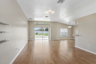 2010 Shelbourne Ct in Wesley Chapel, FL - Building Photo - Building Photo