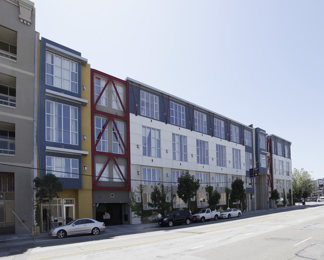 683 Brannan St Loft Apartments in San Francisco, CA - Building Photo - Building Photo