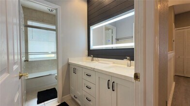 1247 NW 165th Ave in Pembroke Pines, FL - Building Photo - Building Photo