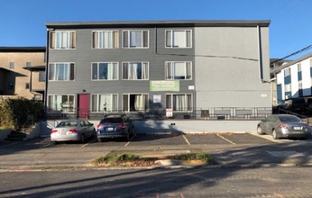 Student Plaza in Eugene, OR - Foto de edificio - Building Photo