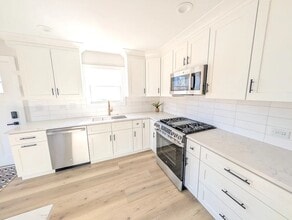 564 Adele St in Elmhurst, IL - Foto de edificio - Building Photo