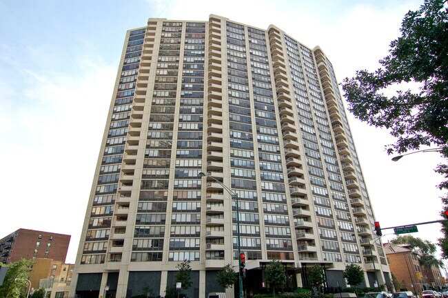 property at 3930 N Pine Grove Ave