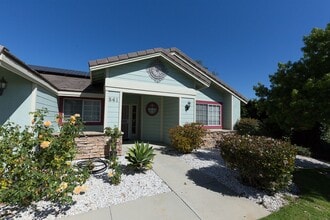 541 Delphinium Pl in Oxnard, CA - Building Photo - Building Photo