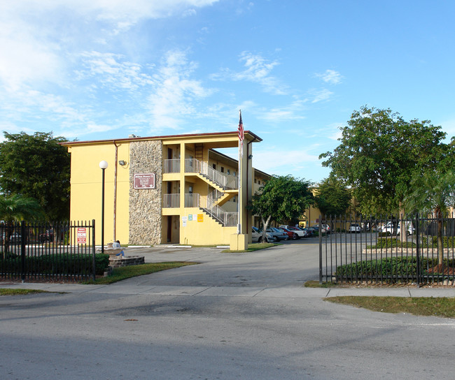 Milton Manor in Homestead, FL - Foto de edificio - Building Photo