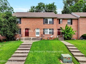 11619 Tazwell Dr in Louisville, KY - Building Photo