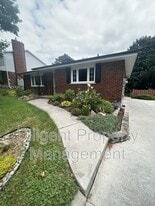 1318 Amundsen Ave in Peterborough, ON - Building Photo